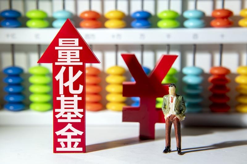 没有增量的市场，量化就是砸盘的机器。看看今天的走势，所有板块几乎全军覆没，