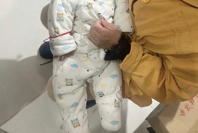 想跟奶奶换宝宝，不好意思说...！！！