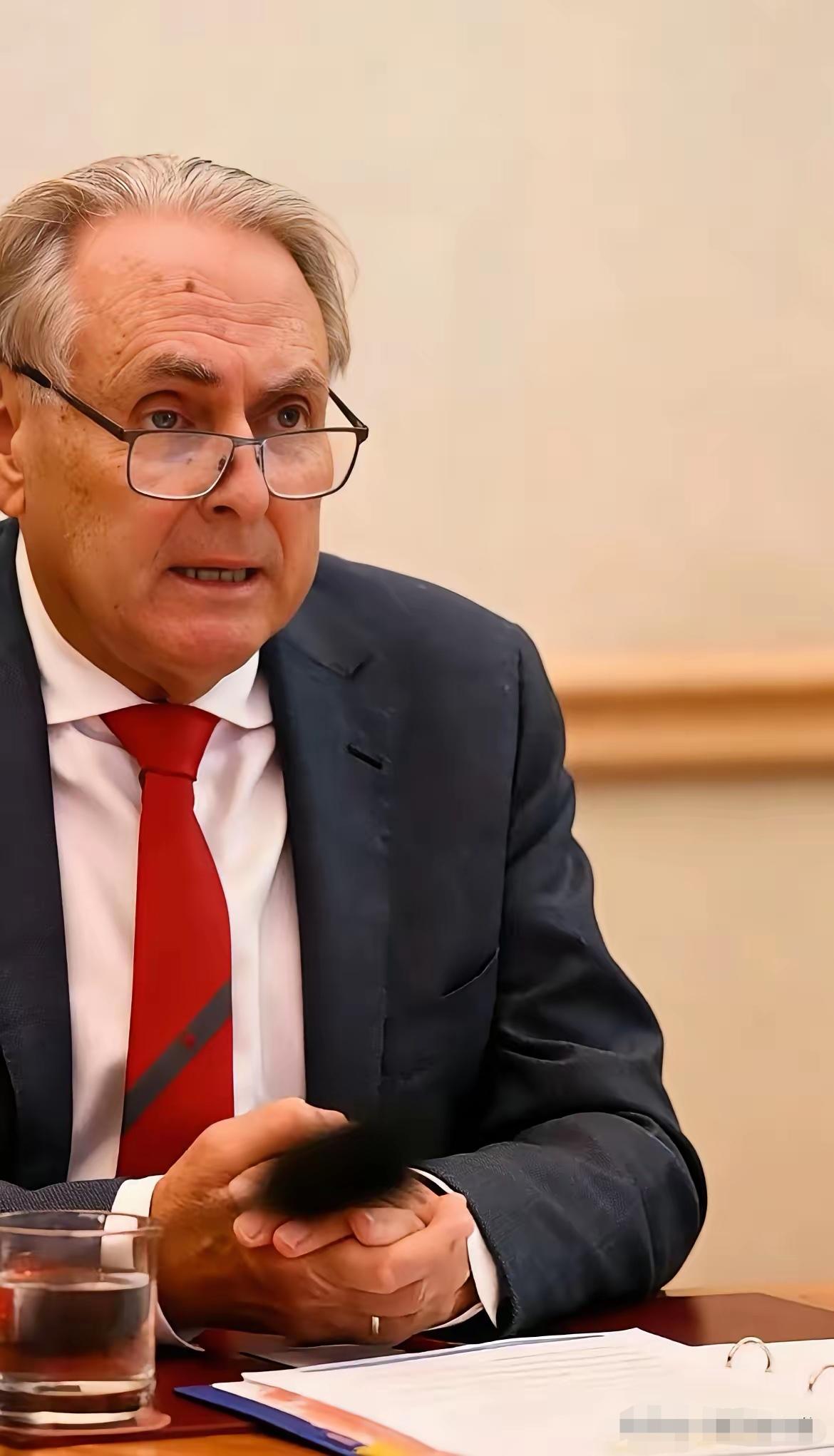 澳洲牛肉出口要崩？澳部长急得直跳脚，这回咱们必须得“狠”一把！家人们，新年刚