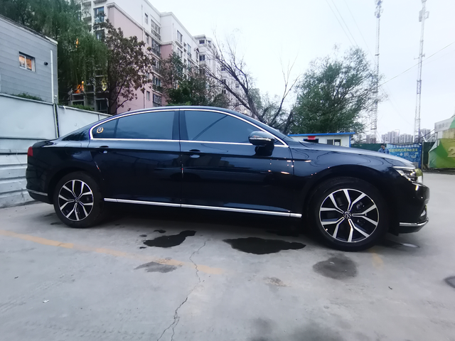 人生第一辆车迈腾买车快两年了，迈腾这两车是人生第一辆车，当时是最贵的时候，33