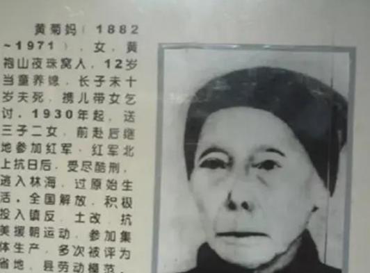 1933年，主席躲进农妇家。没想到，敌人搜查时，农妇却说：“你们要找的人，在我家