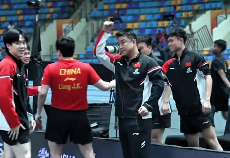 中国男团创造了奇迹这得谢谢日本少爷，你再来中国打球，饮料你随便喝谢谢大胖