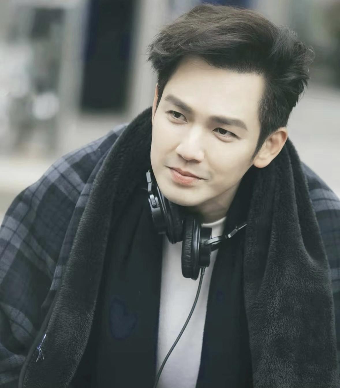 哈哈哈哈，内娱第一等妻哥是什么奇怪的封号，热心观众帮钟汉良统计了下他演过