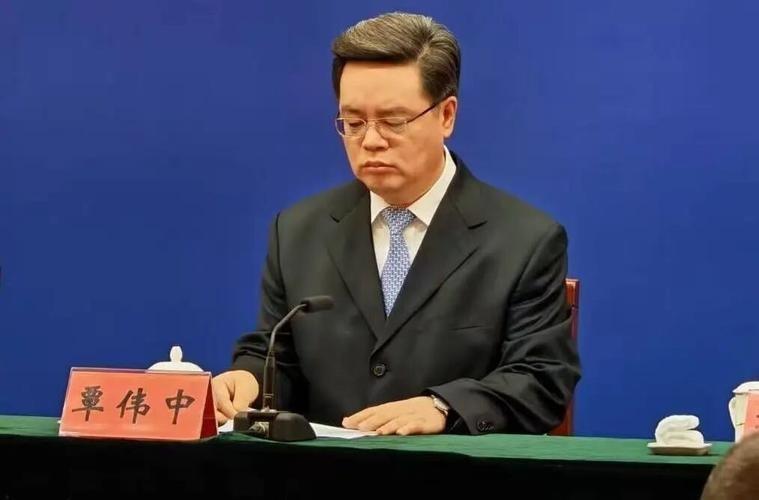 仅仅29天，悬念还是变成了现实。那个让许多人心里犯嘀咕的调动，最终迎来了靴子落地