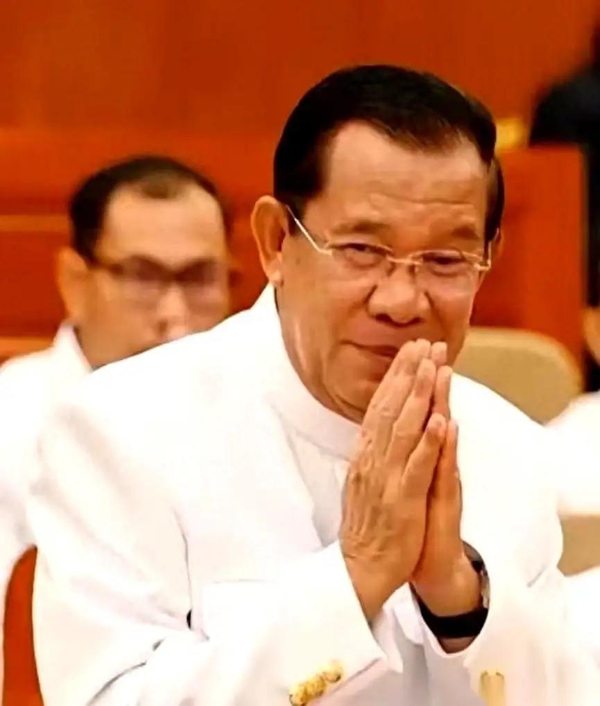 洪森估计怎么也想不通，他亲手把一个大国扶起来的柬埔寨，交给了自己最看好的儿子洪玛