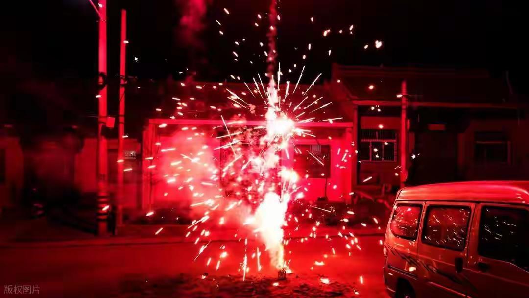 “不是不想回，是怕一回去就被‘打回原形’”——年轻人集体逃离老家过年的残酷真相