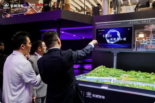 本次北京车展，长城汽车展台是最独特的一个。两块大屏幕上只写了两个字，契约。在展台