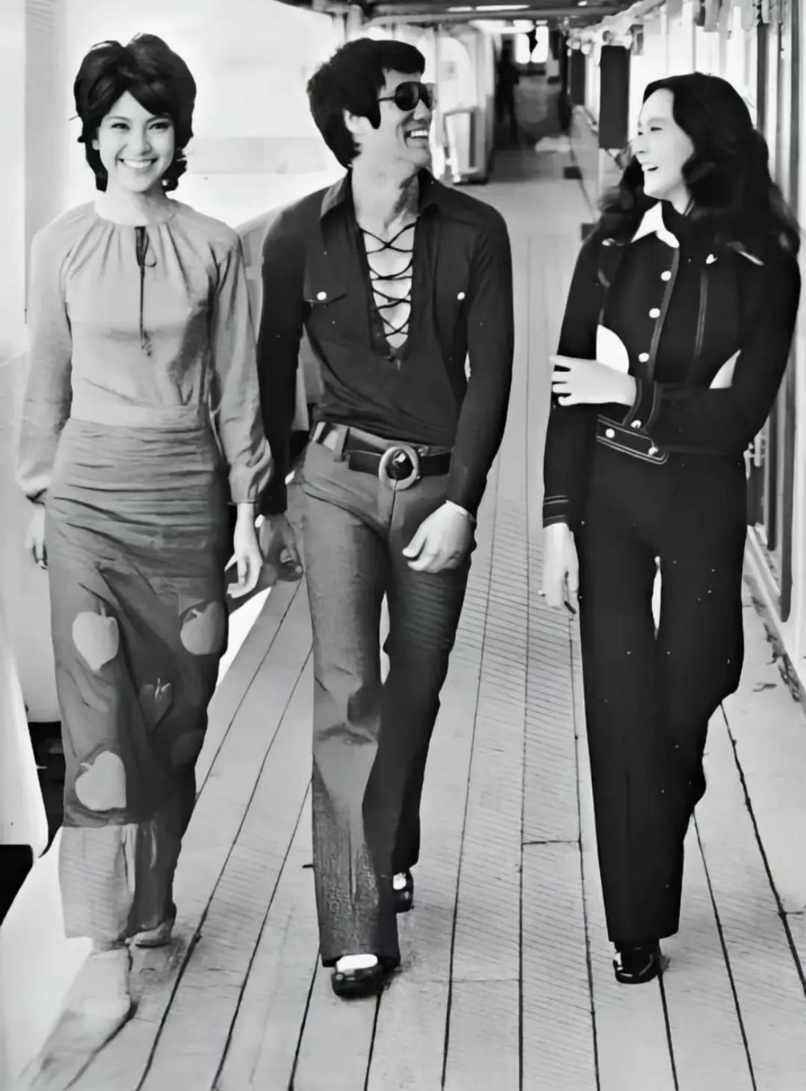 世界武术家英年早逝。1972年这时的李小龙正是事业中天的巅峰时期，这天中午在香