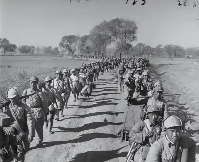 1948年11月27日，河南小张庄笼罩在刺骨寒风中。中原野战军9纵27旅进攻失利