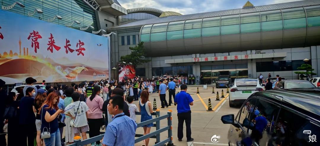 摩登兄弟捡了两张图！人好多啊！520表白日宝宝的少女心​​​