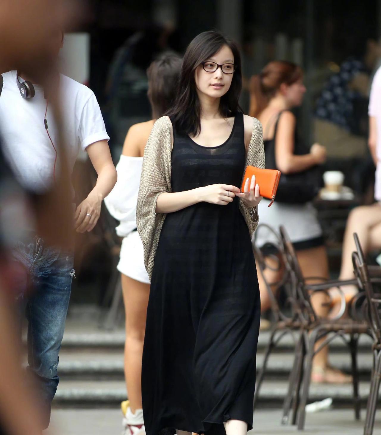 2012年的倪妮生图也太能打了吧！颜值和气质真的绝了～果然气质是天生的。那时候