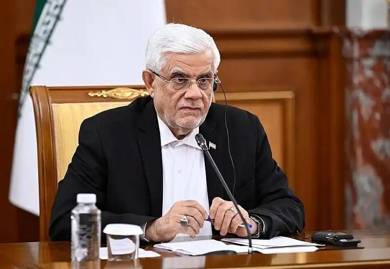 燃爆了！伊朗第一副总统阿雷夫，直接当着全世界的面怒刚美国，话说得又狠又干脆，没有