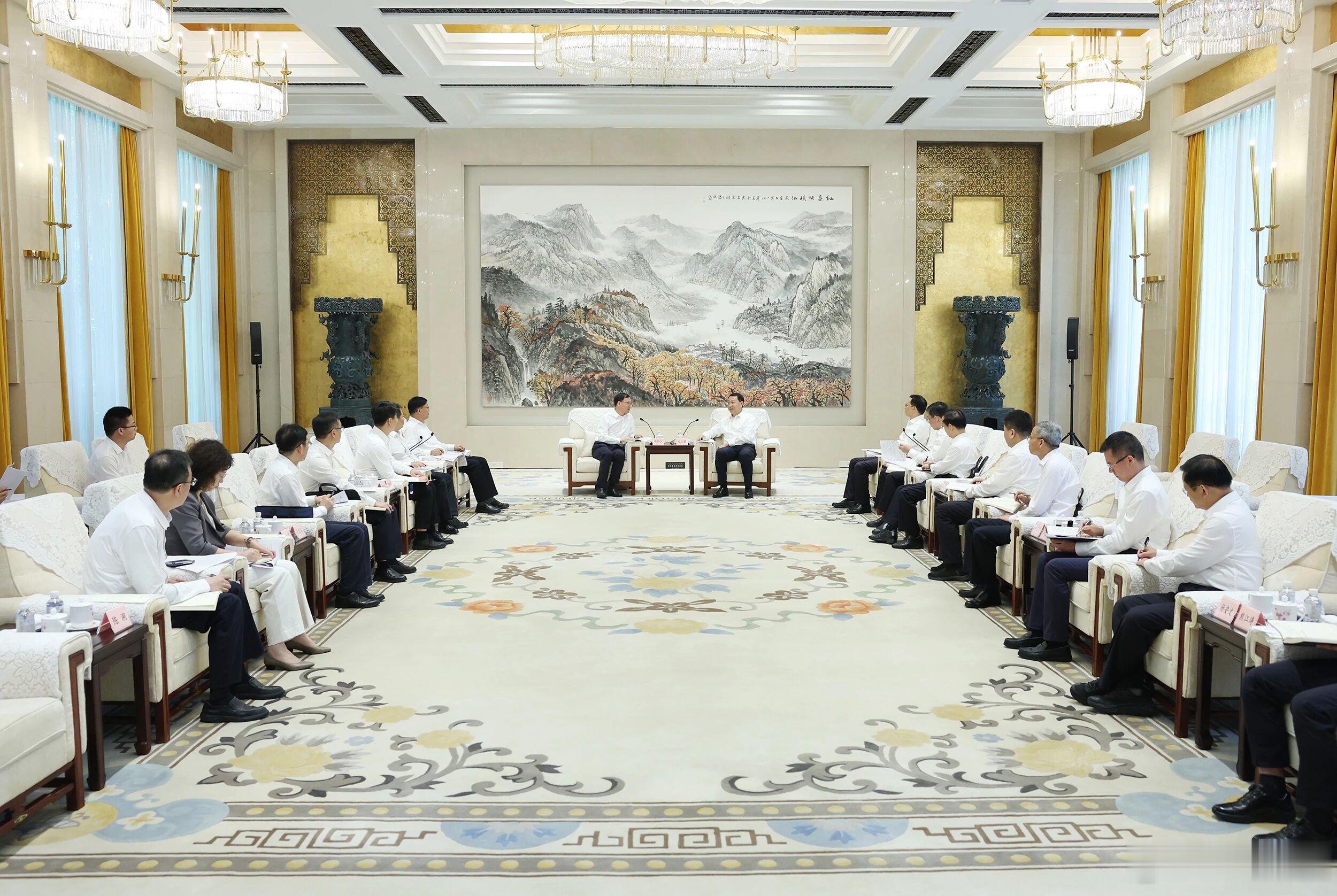 还得是湖北啊！一把手关志鸥亲自和企业进行当面沟通交流。7月15日，湖北省委书记关