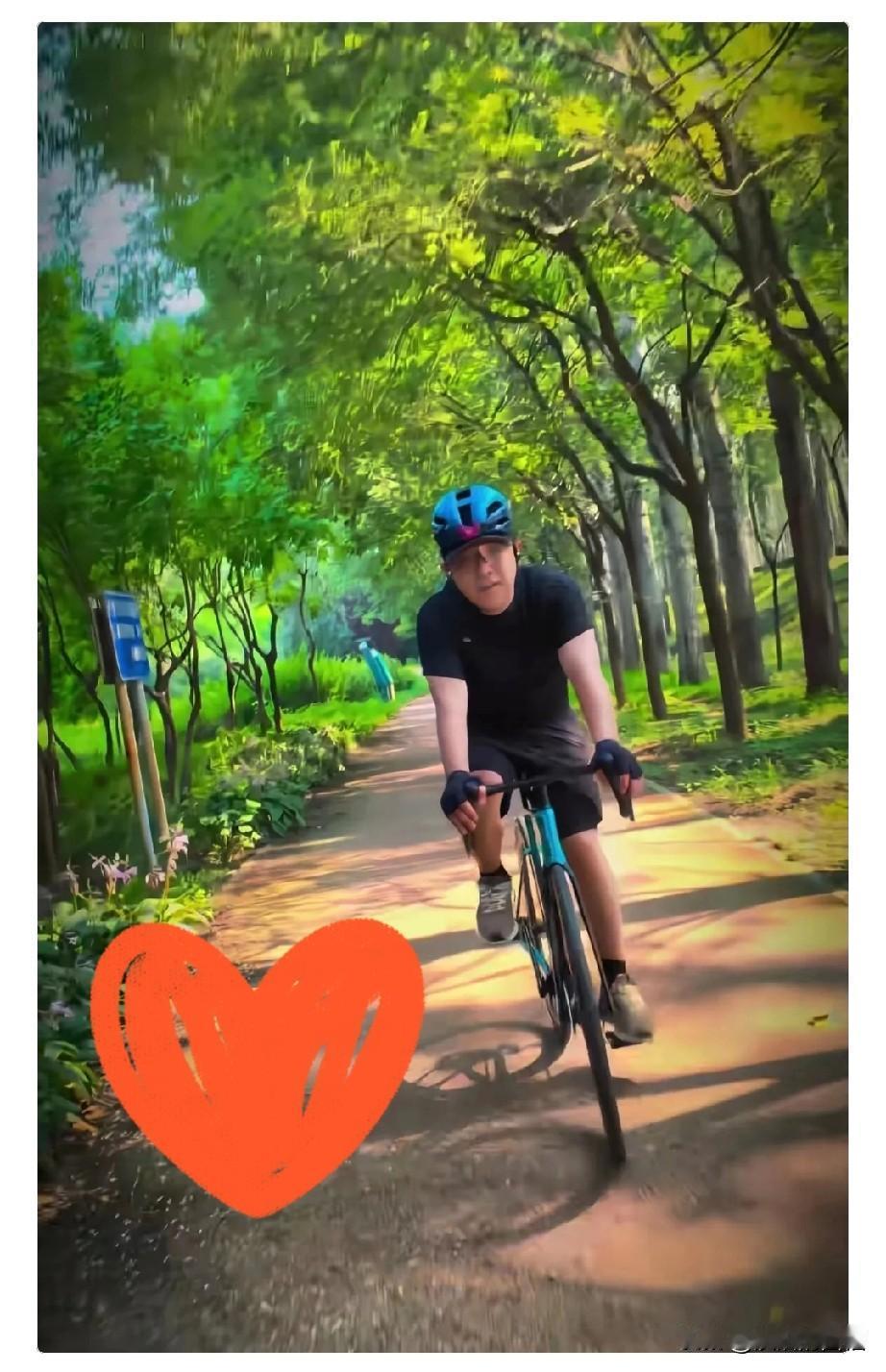 看了黄渤骑的那辆自行车，我终于知道他为啥摔了50多岁的年龄，那么多车他不选，