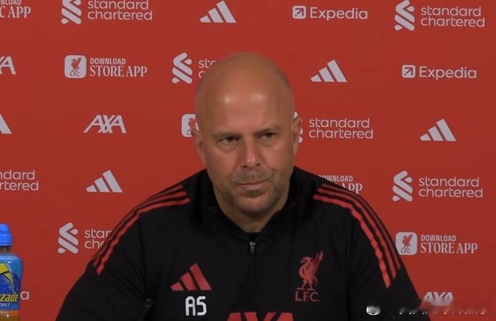 【利物浦是“交易型俱乐部”】斯洛特赛前谈到利物浦今夏转会计划：“对阵巴黎的次回合