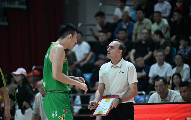 CBA最大黑马球队产生，打服卫冕冠军，北京广东也真服了CBA季前赛已经进行了