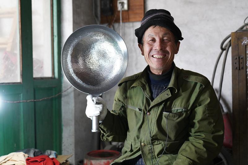 “用了近30年不生锈、不粘锅，想换同款却遍寻不得”——近日，一位网友的求助视频在