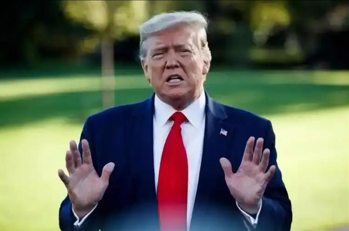 惊天变局！拜登突遭三重暴击：白宫遇袭+外交崩盘+盟友反水2025年末的华盛顿