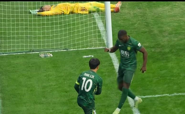 法比奥的金靴背后有三个人功不可没！法比奥的大四喜确保本赛季独得中超最佳射手，收