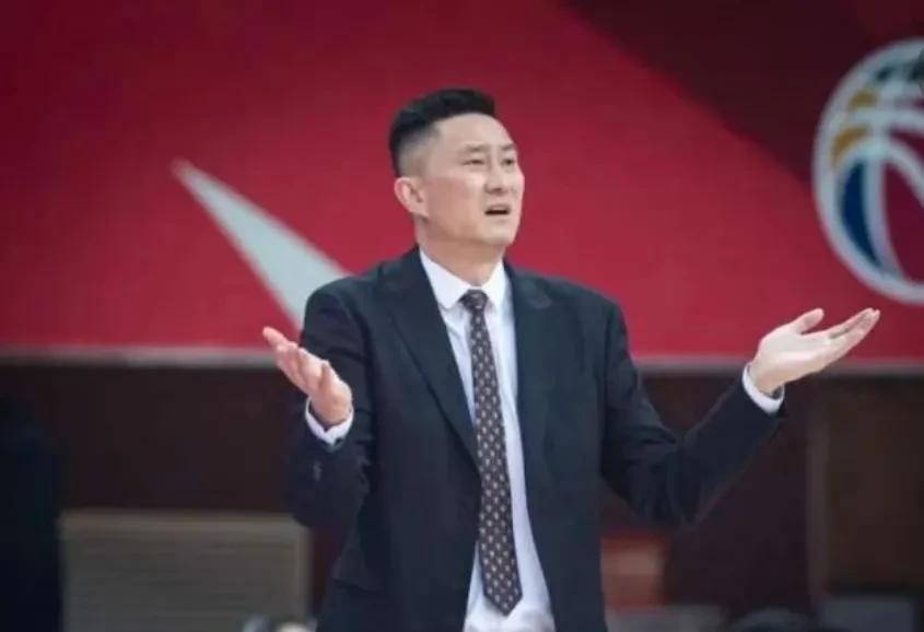 杜峰合同今年7月到期，广东俱乐部还没有官宣续约的消息！这让不少人怀疑是不是杜峰真