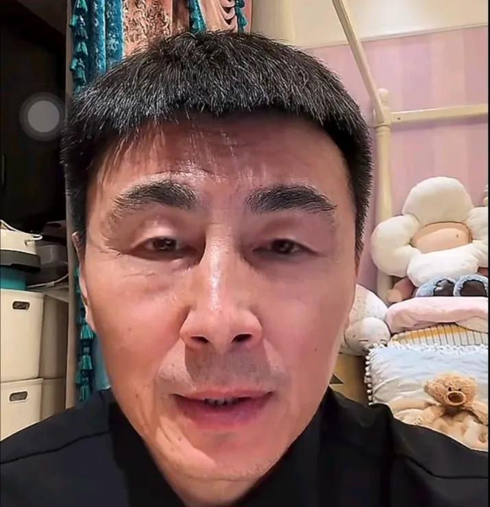 前国脚李玮锋爆了一个料。在一场直播中，李玮锋向直播间的球迷透露，02年世界杯对