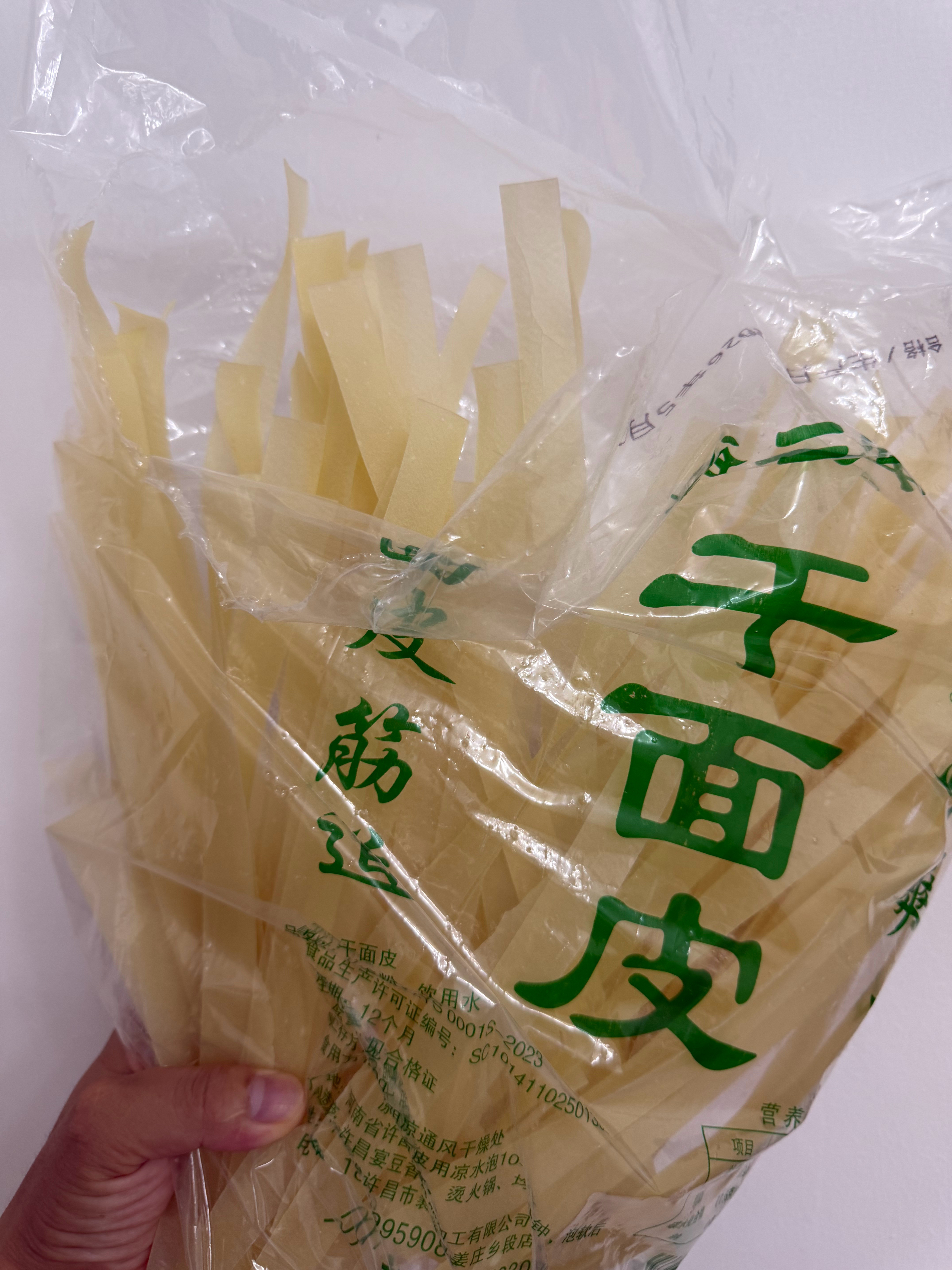 河南凉拌干面皮，河南老乡有吃过这种凉拌凉皮吗
