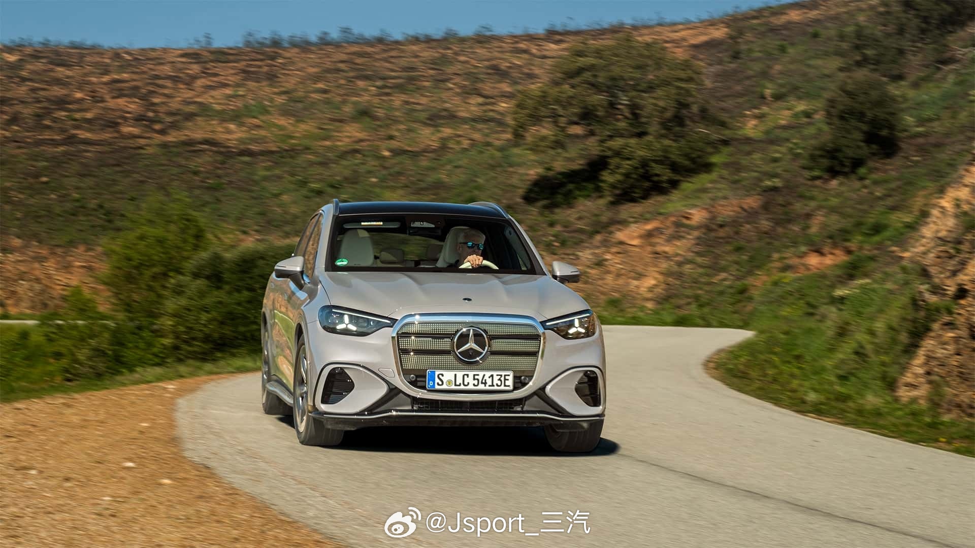 GLC奔驰新GLC,纯电这侧面看起来还比较保守和奔驰，和IX3比没那么激进这