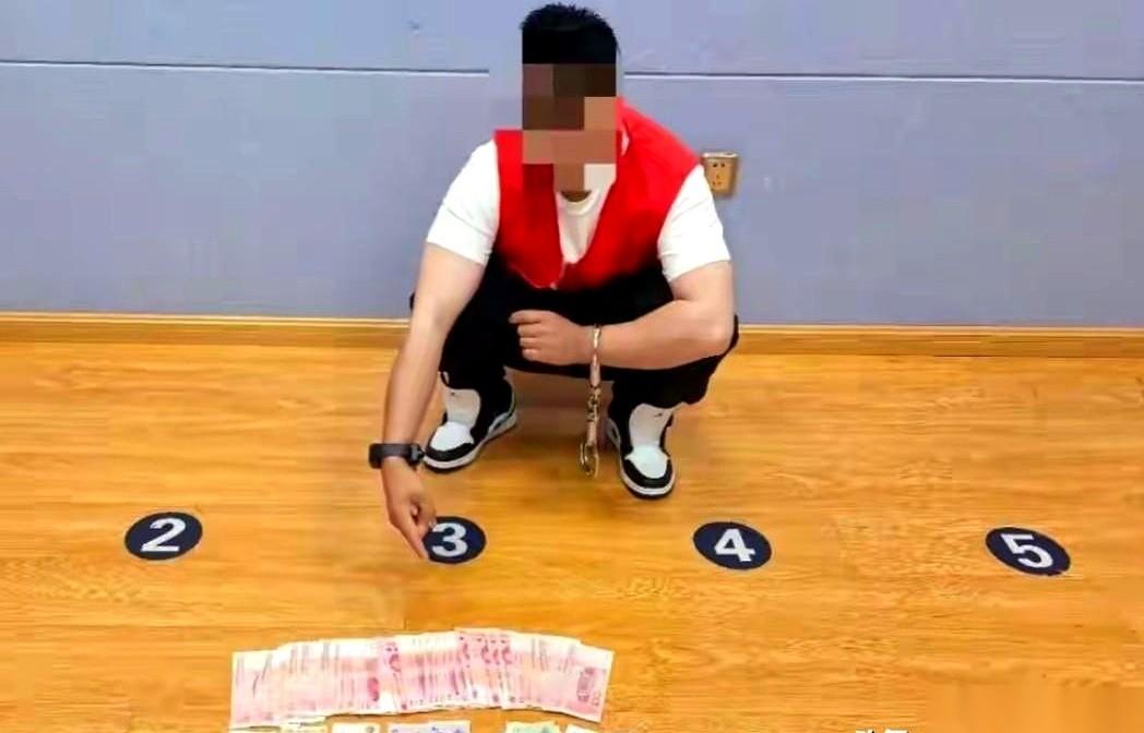 兜里揣着刚从抽屉里摸出来的6000块现金，云南这名打工汉子转身走出了雇主家的门。