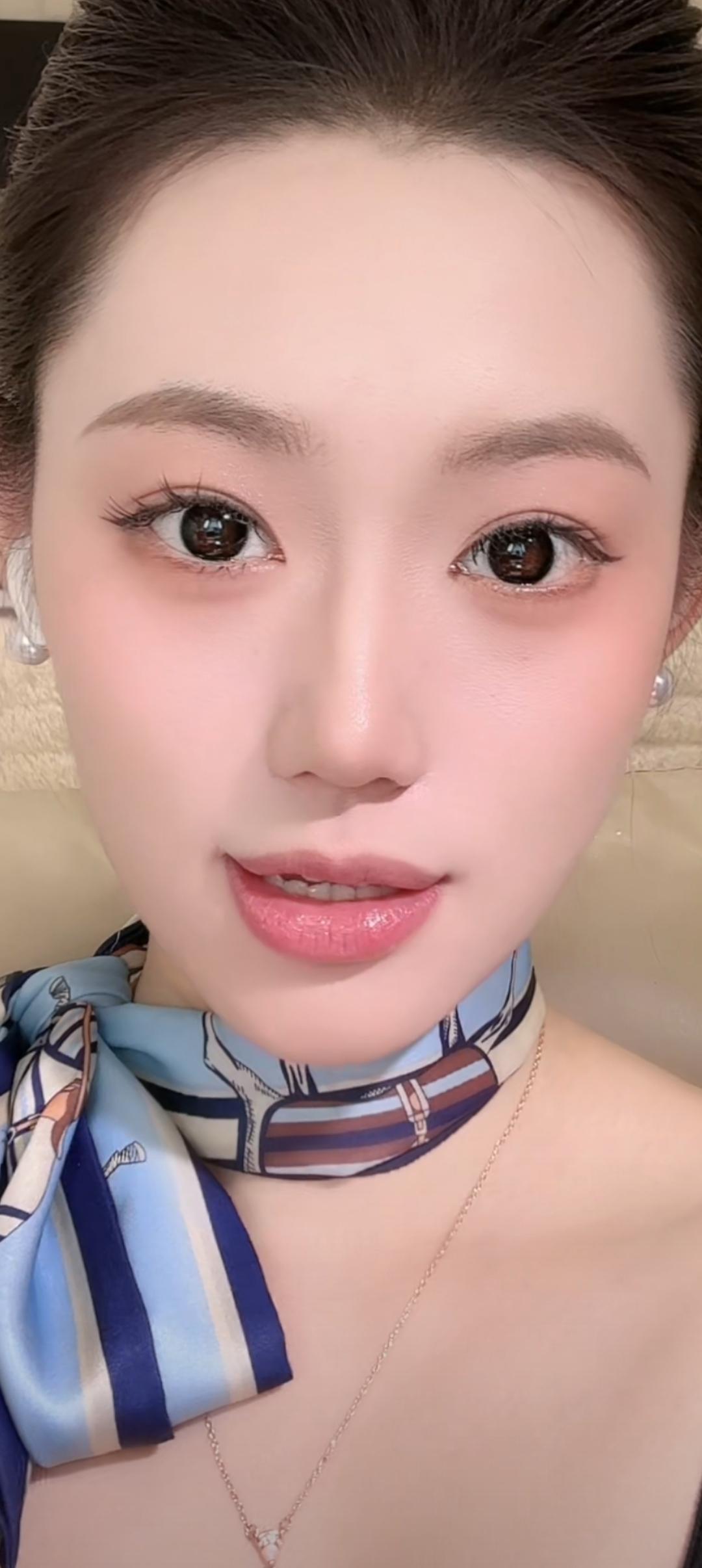 这位小姐姐的妆容好精致！