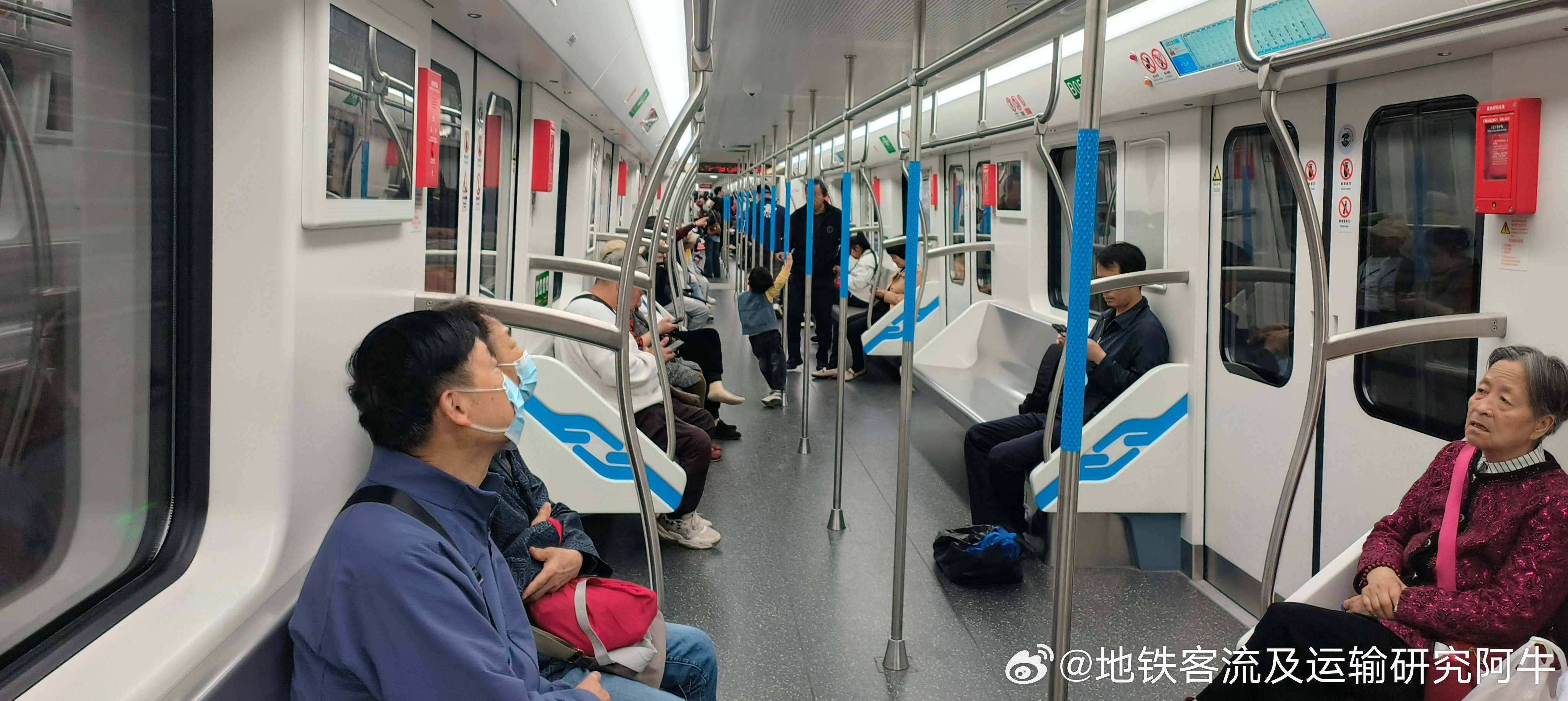 武汉地铁武汉地铁12号线网友：2026年5月1日，周五，劳动节，武汉地铁12号
