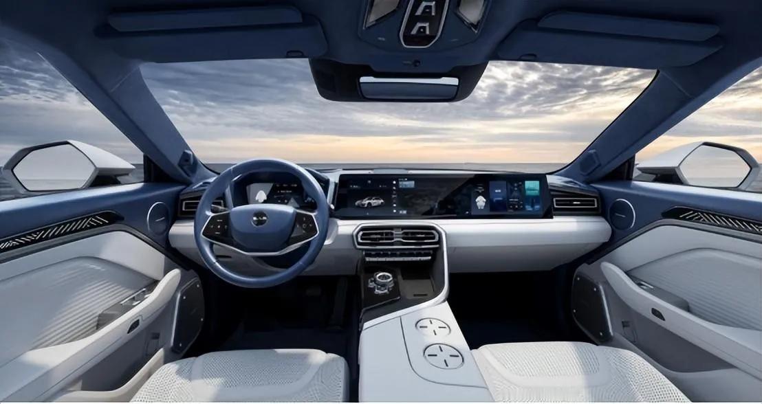 我发现油车如果一年只开一万公里，算油钱确实没比电车省多少，十年下来可能也就五六万