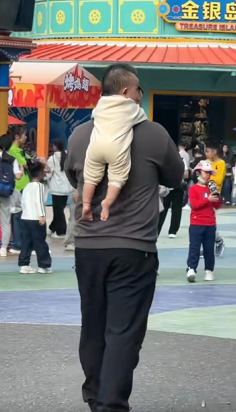 最近学到一个词叫:习惯性脱臼，可以预防性了解一下，不怕他的关节脱臼吗？骨科大夫