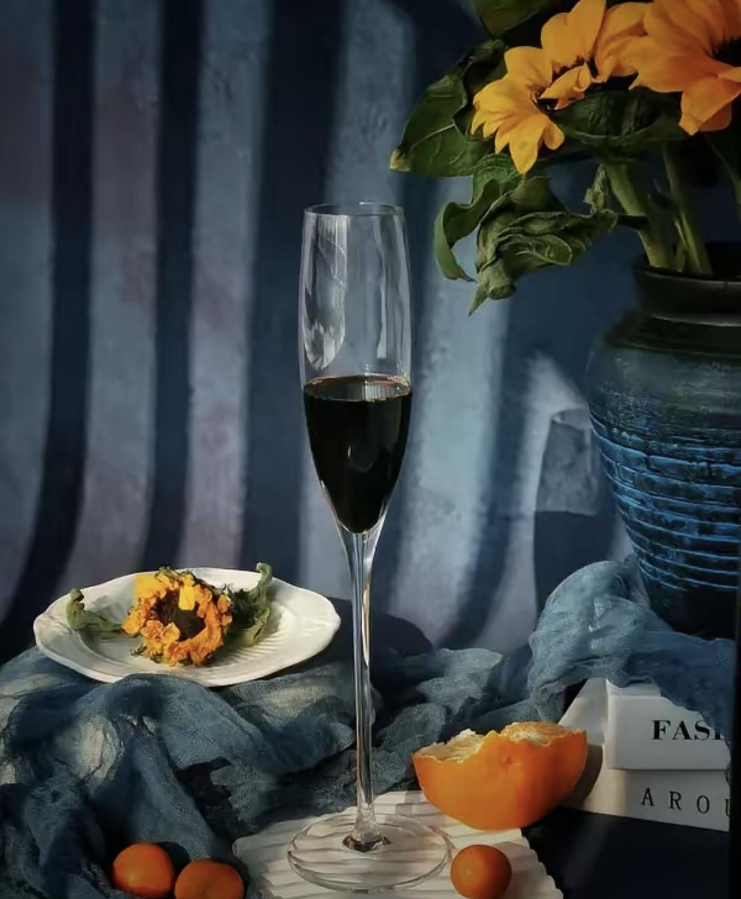 退休阿姨们不发朋友圈了，也不去跳广场舞了，更不接孩子放学。原来不是变懒了，是真