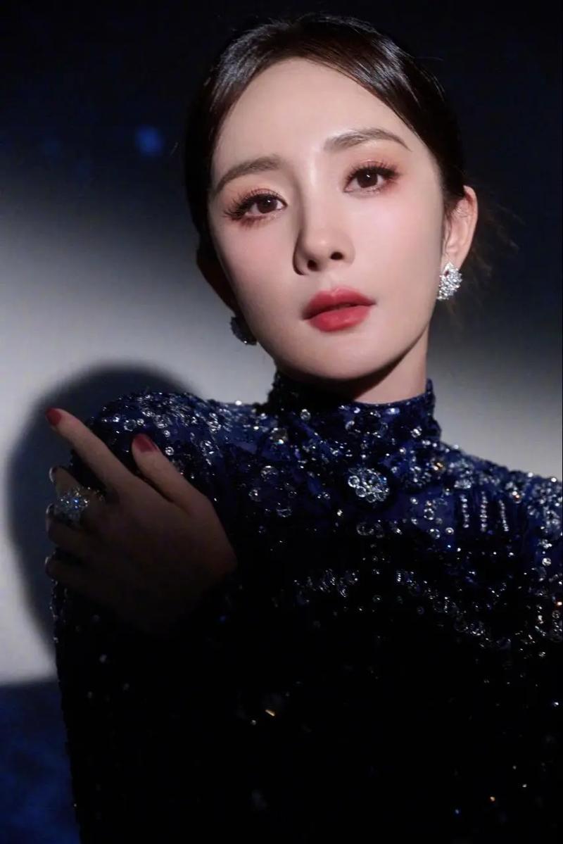 1.杨幂被骂抢大眼之夜C位这件事，其实她根本没有多在乎，因为她觉得自己在圈里混