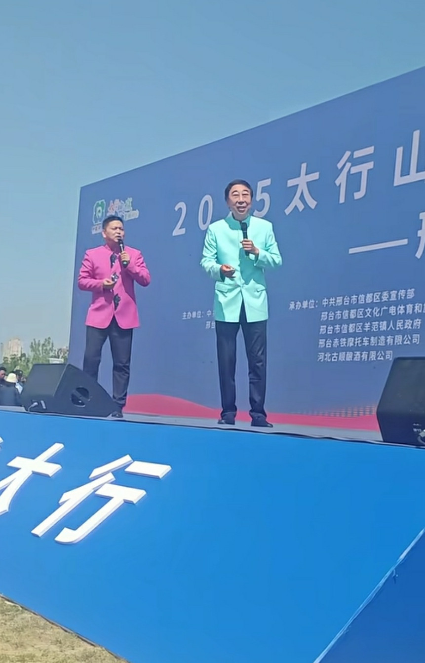 他换搭档了吗？为啥不和牛群说相声了。