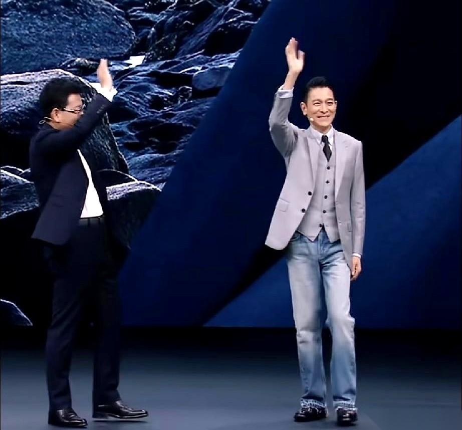 9月7日的广州华为发布会，一段两人同台的现场画面成了全网焦点。57岁的科技圈硬汉