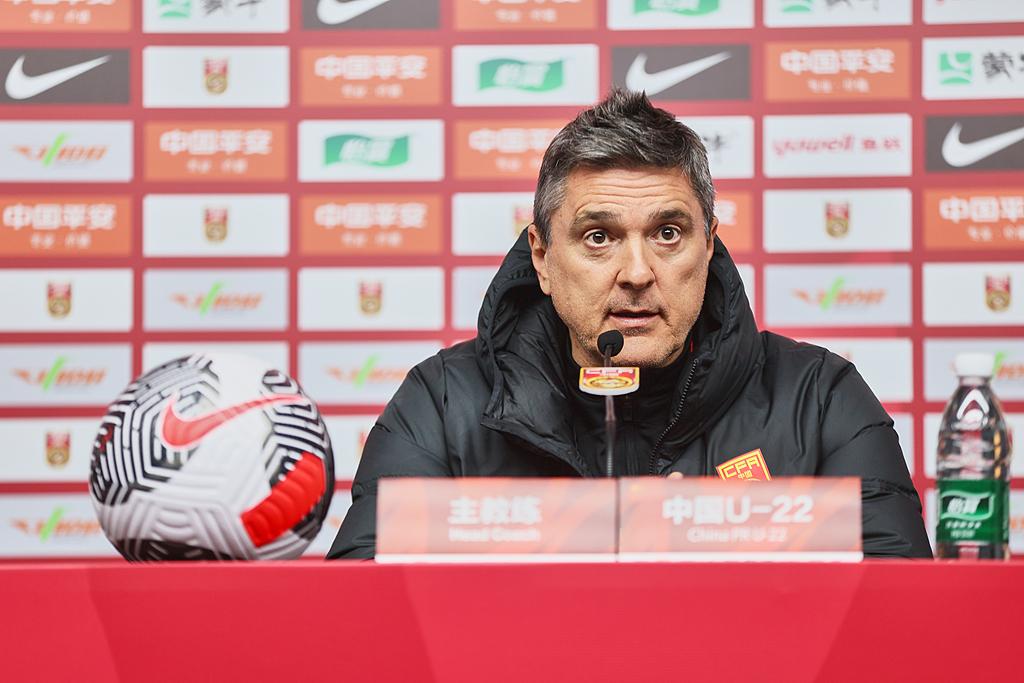 安东尼奥: 最初考察拜合拉木时他是中卫, 锻炼他费很多劲