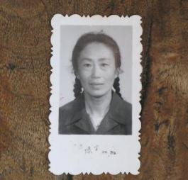 1973年，女知青黄丽萍带着农村丈夫回宁波探亲，没曾想，当丈夫看到墙上挂