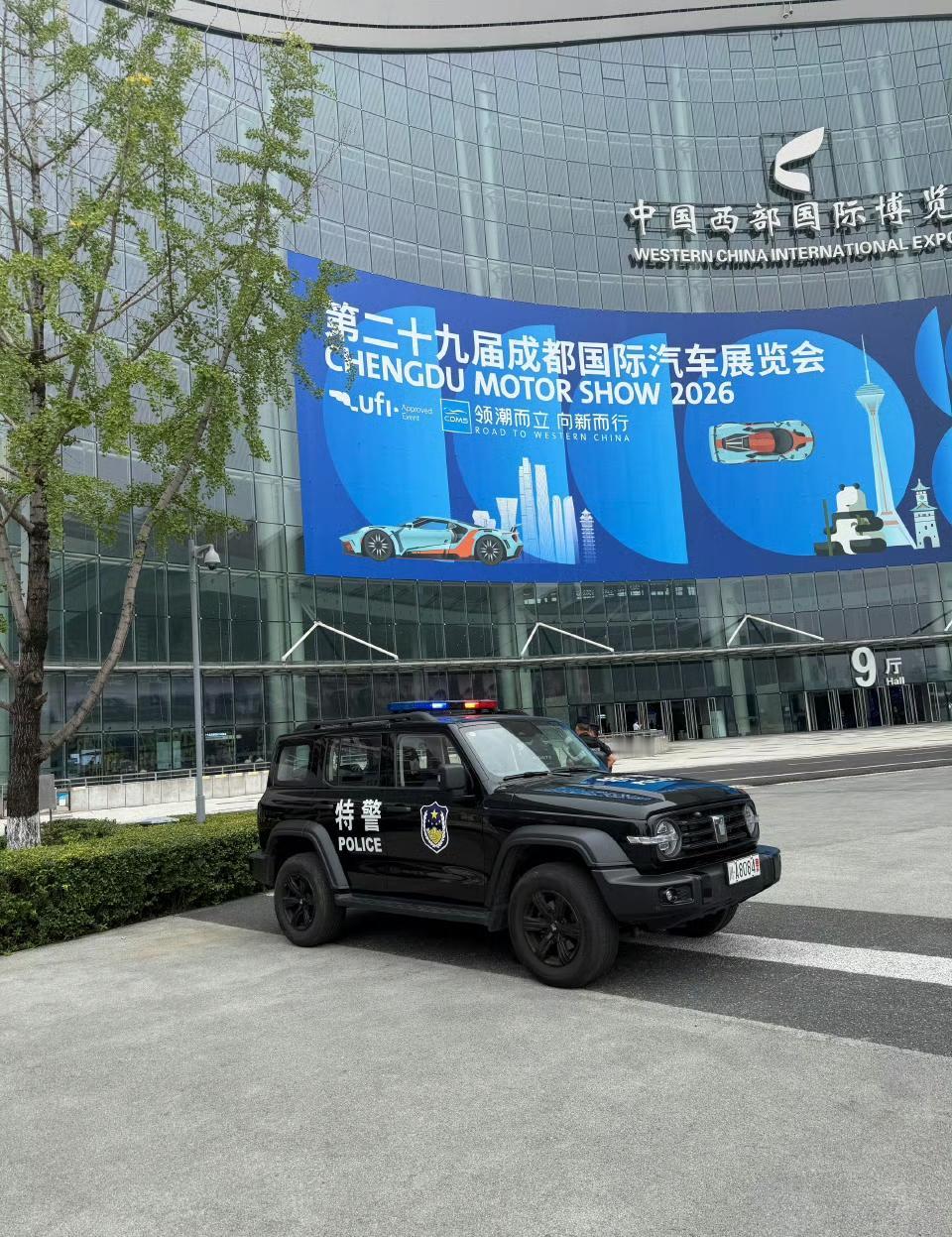 成都车展，坦克300特警车，这算不算是一种广告？