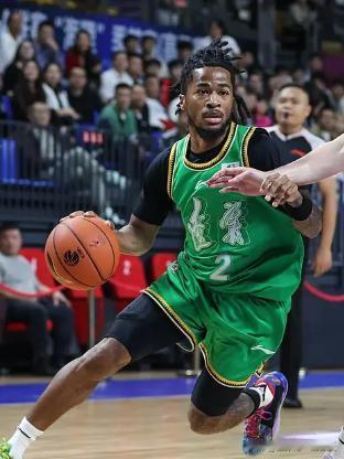 辽篮库珀真是高级货！还是nba锻炼人，短短三年能力提升一大块，他只要在场上必须享