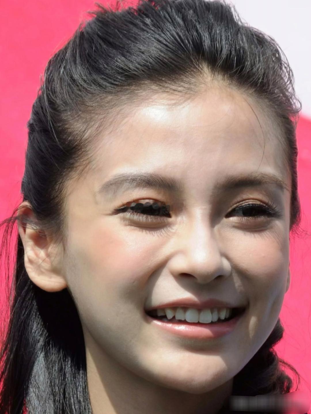 Angelababy早期怼脸生图，连鼻子上的绒毛都清晰可见!