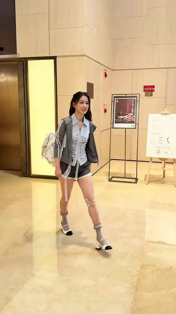 黄圣依这个穿搭对得起那张脸吗