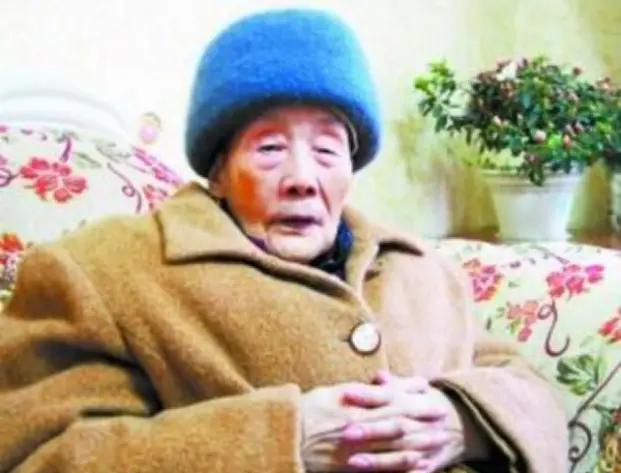 1949年，渣滓洞大屠杀中，盛国玉在枪响前倒地装死，不久，特务进来补枪，谁料，他