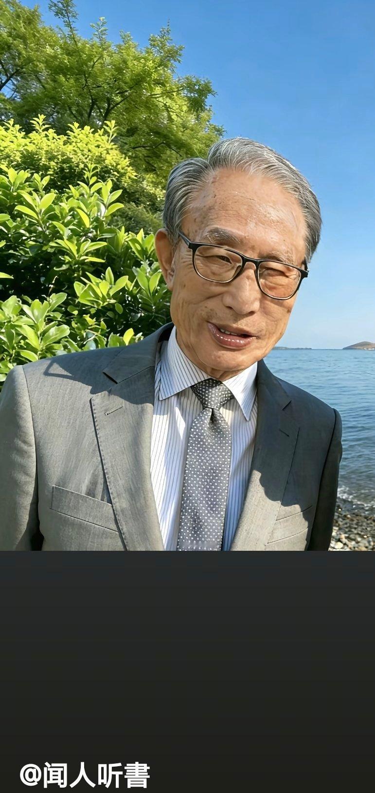 网友发布的疑似韩国前总统李明博近照