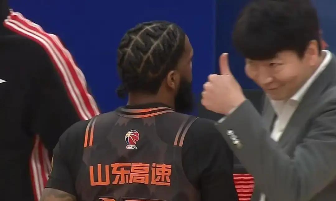 末节0分也能赢！山东高速昨晚把山西按在主场，比分一出来，球迷群里先炸了锅：