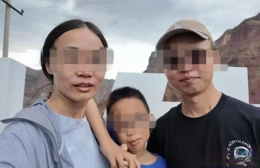 “可怜这娘俩了！这么大的洪水这么多泥沙，人有可能都被埋了，够呛能找到…一家三口开