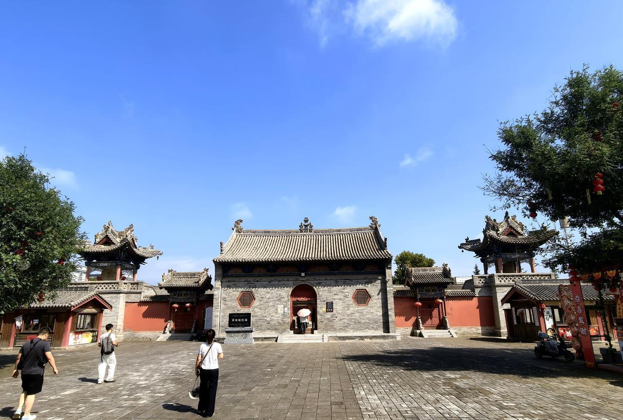 我去的山西这个景点不要门票，比一些收门票的景点还好，能看到宋元明清四个朝代的古建