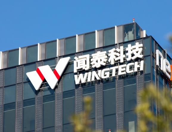 2025年10月12日，闻泰科技的公告直接把半导体圈炸开了锅。10月12日晚