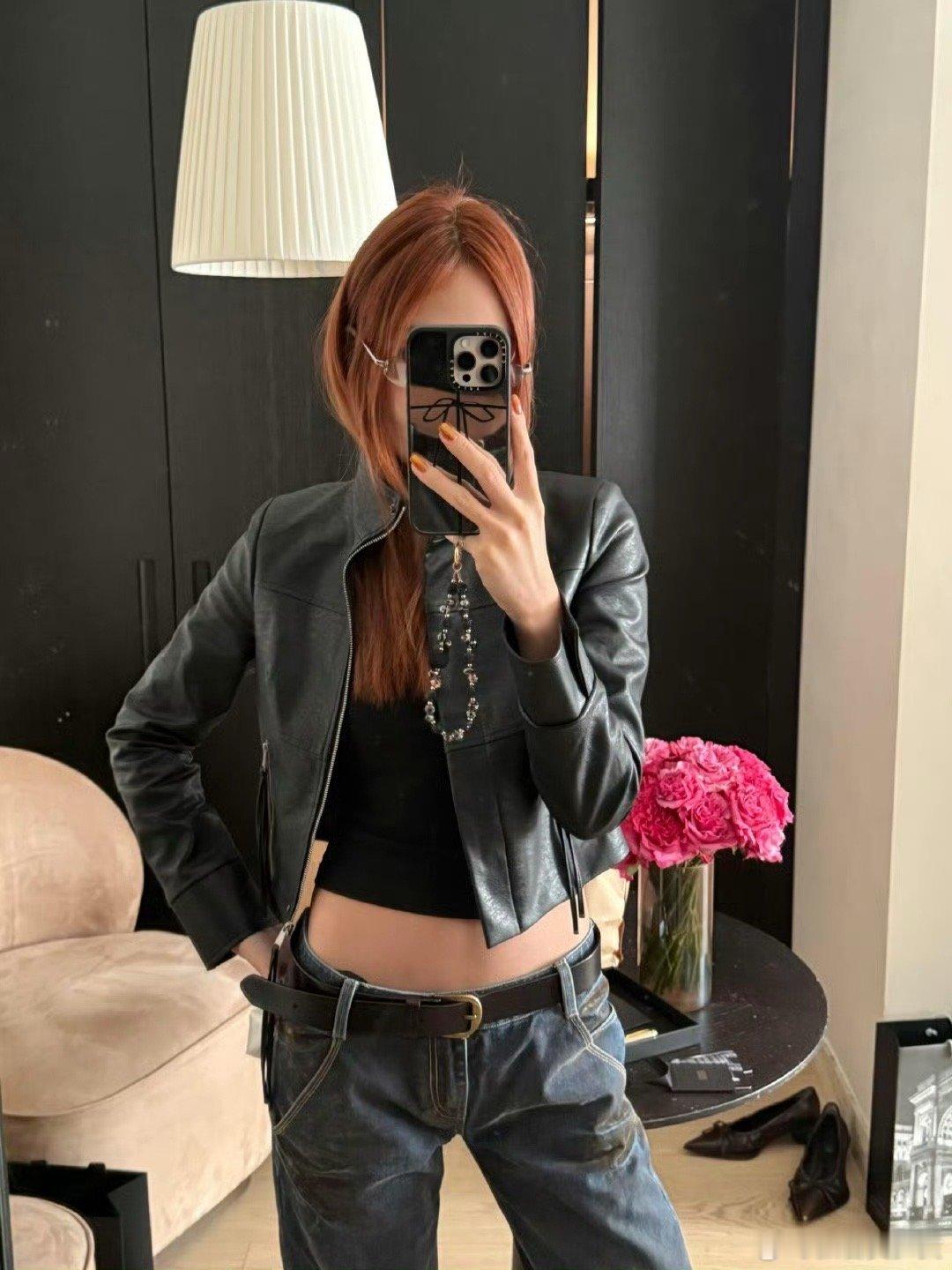 宋威龙姐姐颜值宋威龙家的颜值基因是开了“满格信号”吧！姐姐的生图里，高挺鼻梁、流