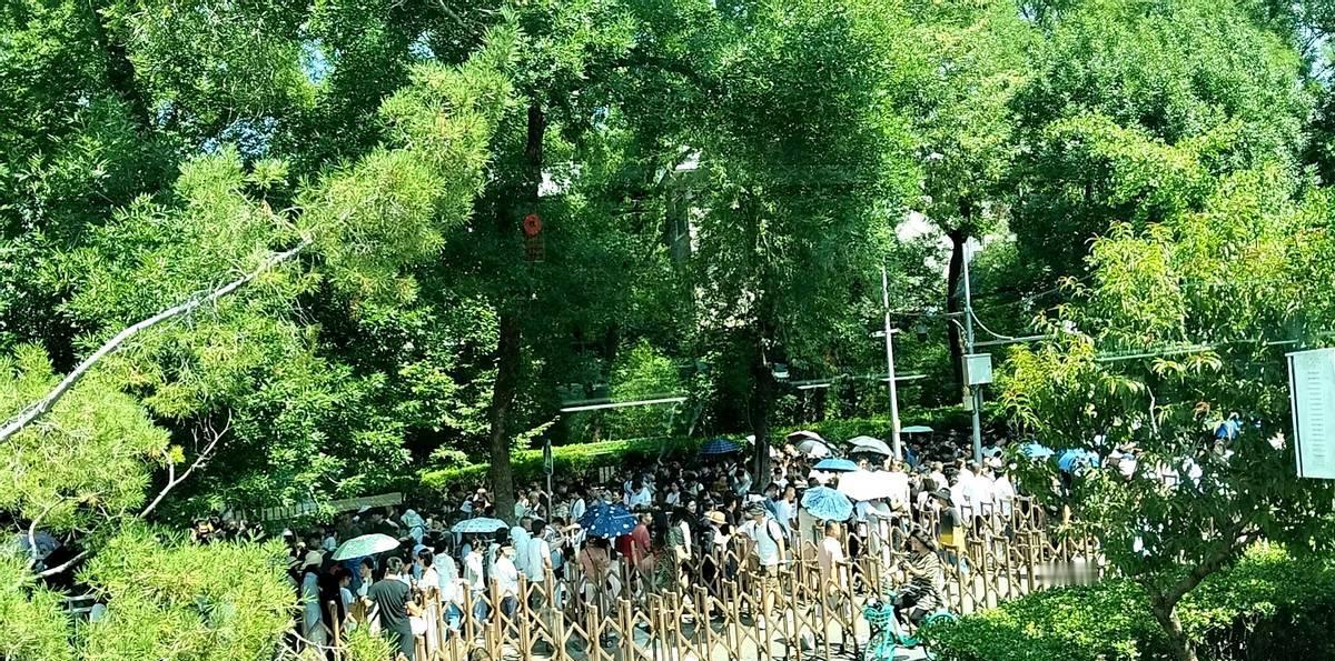 475分上专科，家长群炸了石家庄铁路职院录取线比本科线高12分，529分挤进